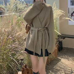 国境を越えたヨーロッパとアメリカンスタイルのレースアップバスローブスタイルのセーター、女性用秋と冬の怠惰なスタイルのルーズセータージャケットミッドレングスカーディガン