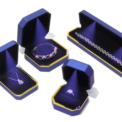 ハイエンドの八角形ペイント LED ライト付きジュエリーボックス結婚指輪ネックレスペンダントブレスレット包装箱