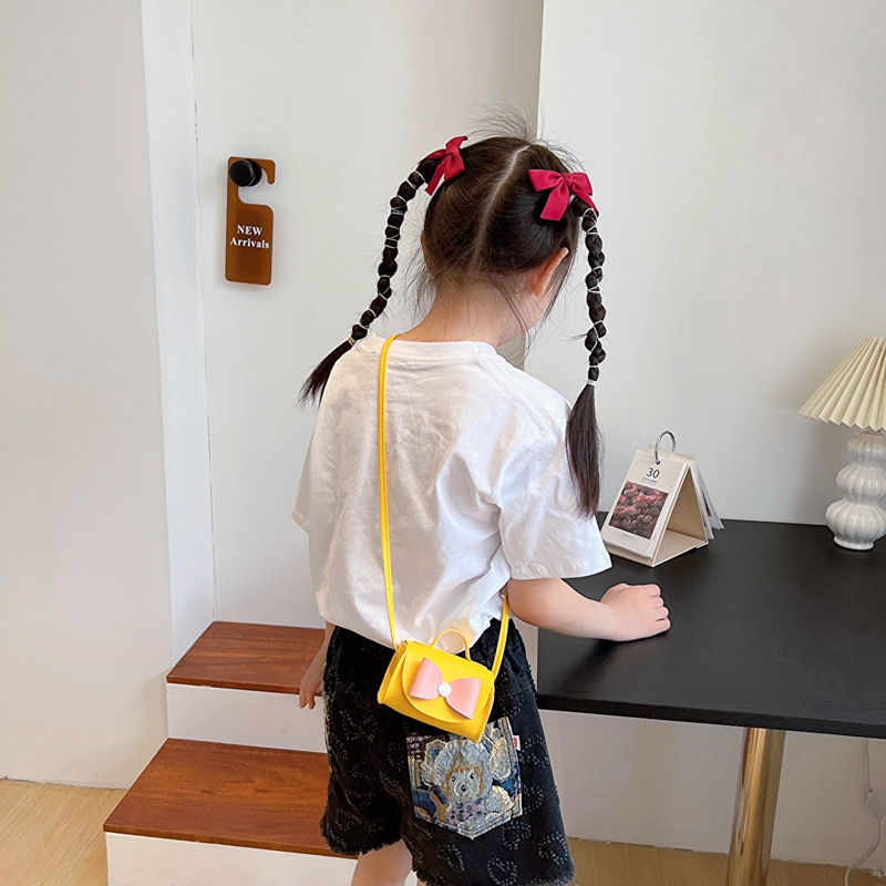 Bolsos para niños coreanos para niñas mini arco de botón bolsos de brazo pequeño bebé PU bolsos accesorios bolsa