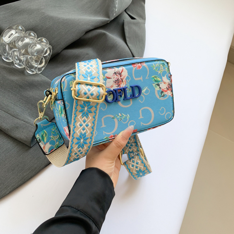 Comercio exterior transfronterizo nueva impresión de letras correas anchas moda todo-fósforo estilo caliente cámara bolso bandolera pequeño bolso cuadrado femenino