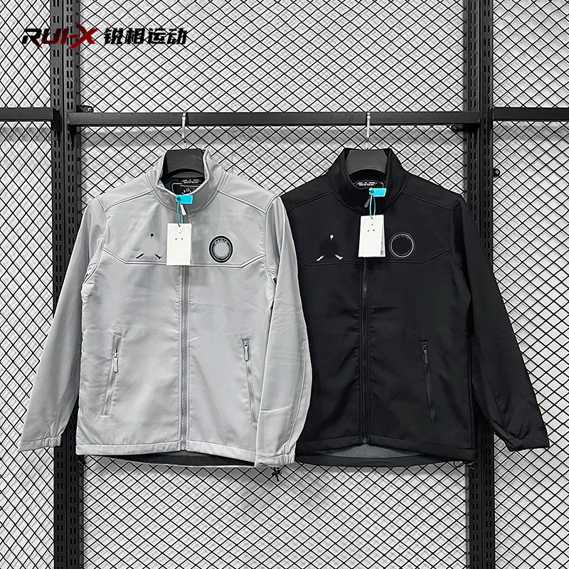 Outdoor Sports and Leisure Jackets Soft Shell Waterproof Windbreakers for Men and Women Autumn and Winter New Loose Large Size Jackets for Delivery