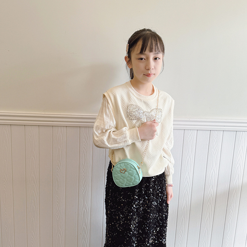 Versión coreana del mini bolso de hombro para niñas, bordado de moda, lindo bolso de mensajero para niños en forma de corazón, bolso para niños de cadena de color sólido