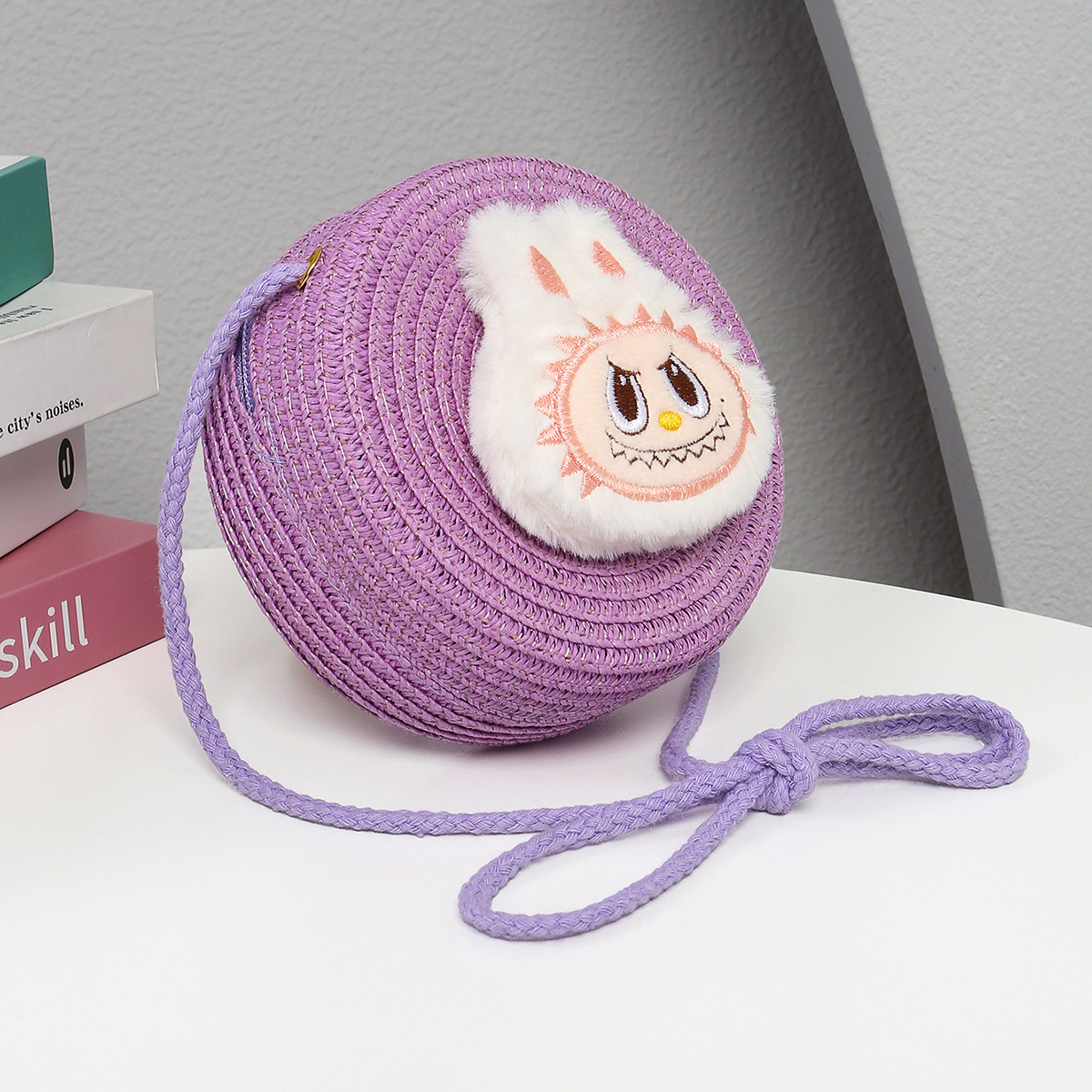 보라색 둥근 가방 + 흰색 천