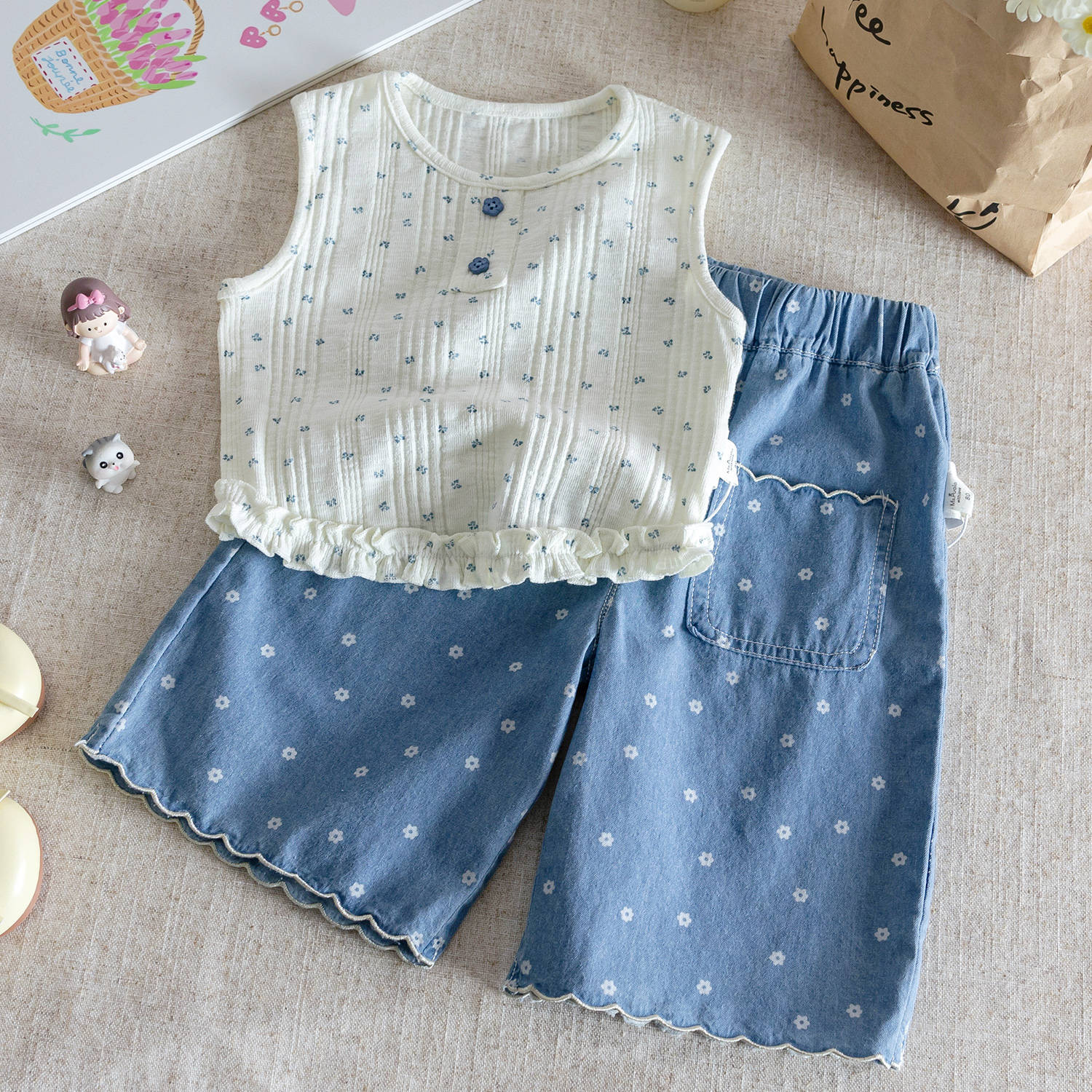 Girls 2025 New Two-Piece Set for Baby Girls, Fashionable Floral Vest, Nine-Point Jeans, Trendy and Casual Suit