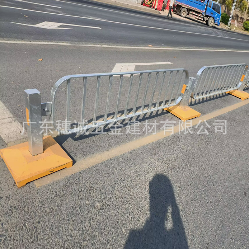 厂家直销道路两侧防撞护栏港式深标甲型乙型护栏白色烤漆防锈围栏
