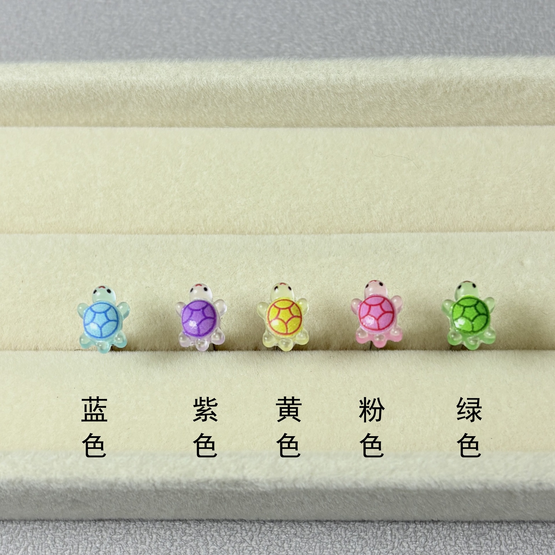 Silver pointed spike labret stud material detail