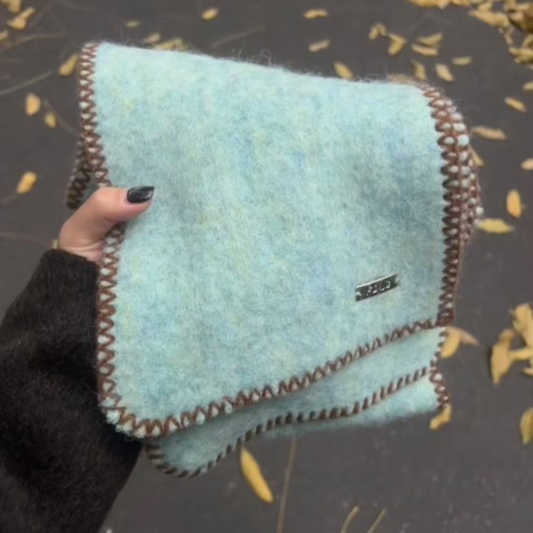 Sciarpa piccola profumata in stile autunno-inverno con bordo a contrasto verde menta, morbida e adatta alla pelle, di alta qualità e versatile_voghion.com