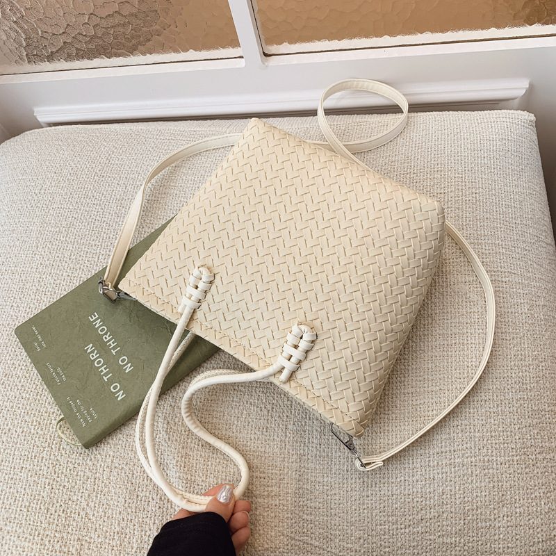 Bolsa de trenzado de nicho transfronterizo de comercio exterior para mujeres 2025 nueva gran capacidad de transporte de viaje bolsa de mano mochila de hombro