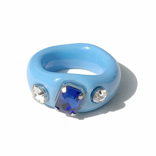 A small-town designer style Instagram influencer handmade colorful gemstone inlay Pope ring acrylic resin ring