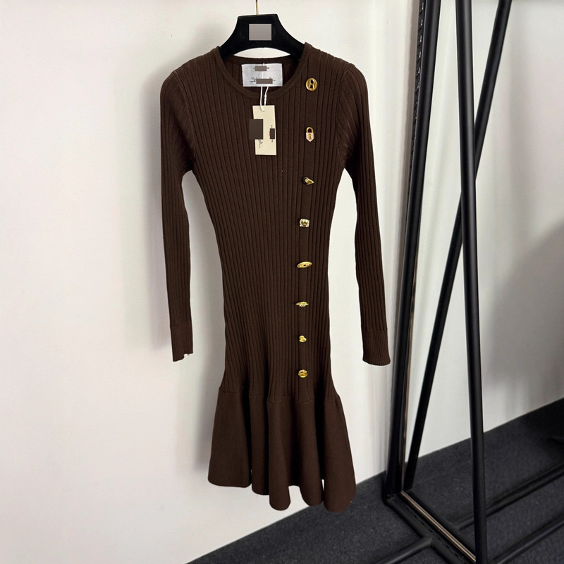 25 New Styles of Spring and Autumn Elegant Fishtail Dresses with Gold Irregular Buttons, Ruffled Hem, Waist-Cinching, Slim-Fit, Knitted Long-Sleeve Dresses 25 New Styles of Spring and Autumn Elegant Fishtail Dresses with Gold Irregular Buttons, Ruffled Hem, Waist-Cinching, Slim-Fit, Knitted Long-Sleeve Dresses