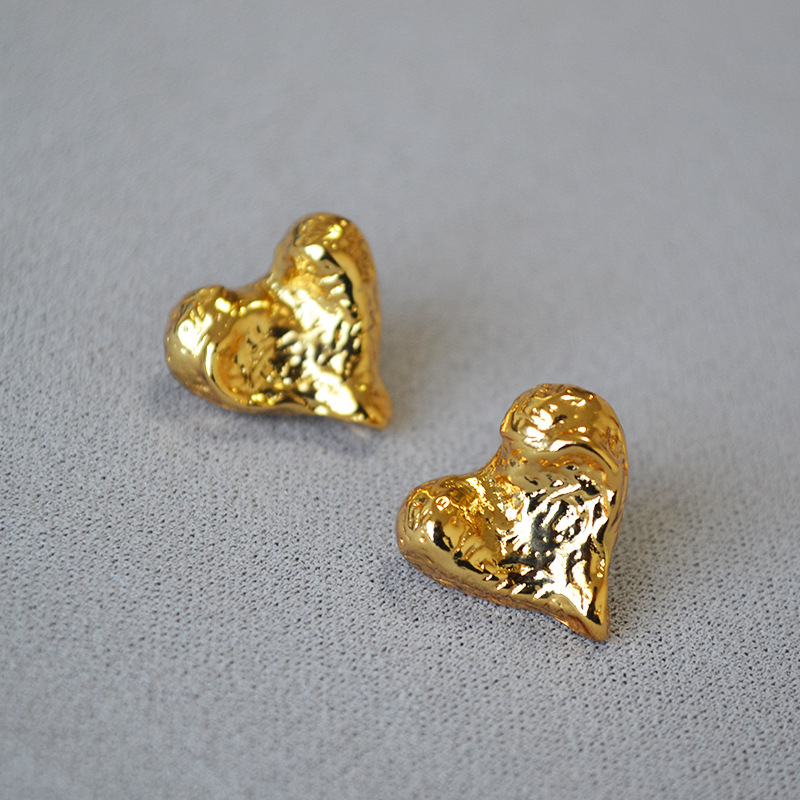 Elegant Simple Style Heart Shape Brass Plating Pleated Ear Studs 1 Pair display picture 14