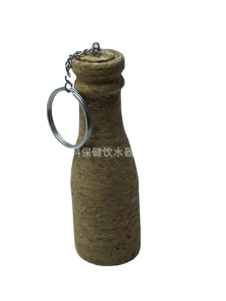 Manufacturer supplies beer bottle shaped cork key chain