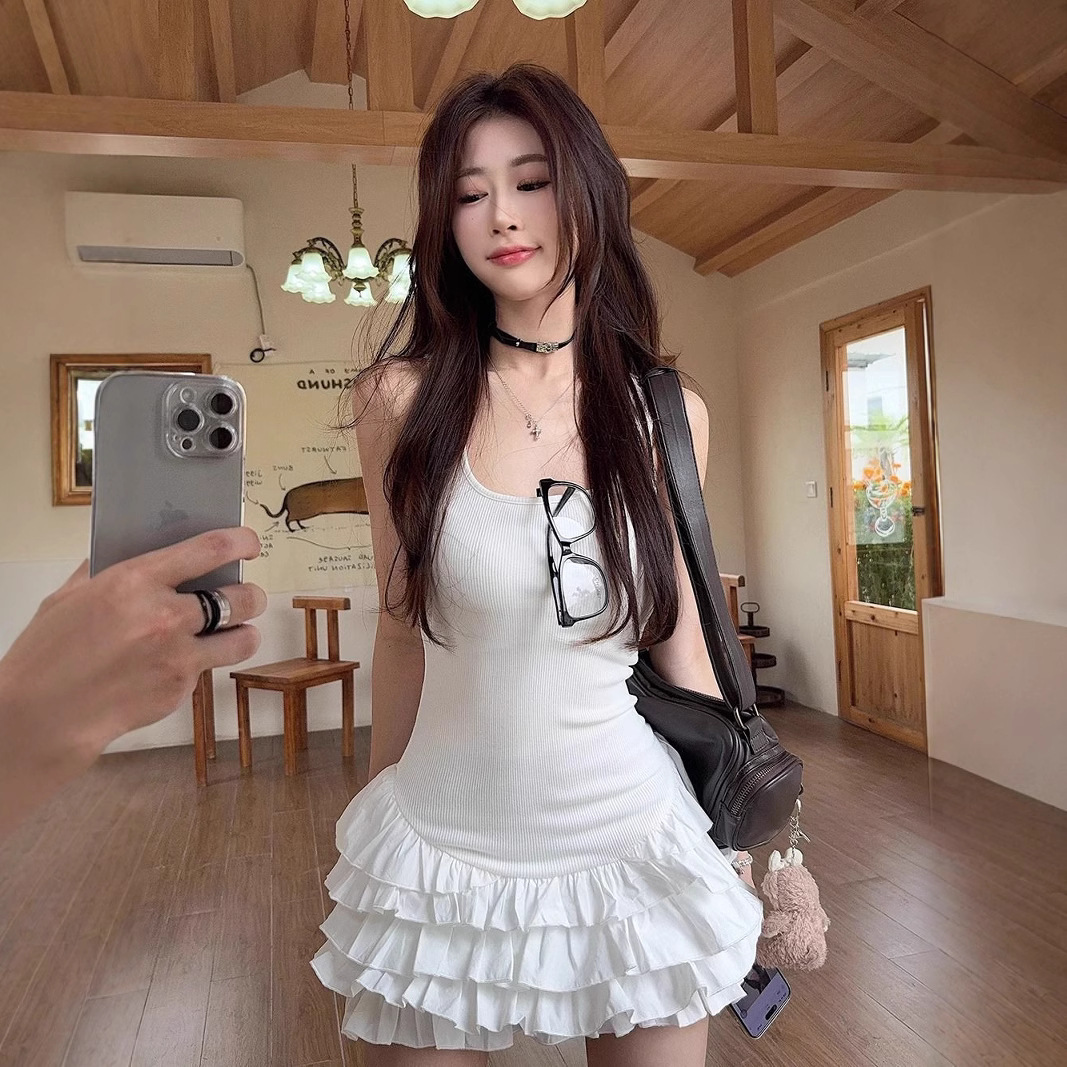 섹시한 흰색 슬링 원피스 여름 새로운 러플 디자인 바느질 슬림 발레 스타일 짧은 치마