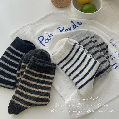 保暖兔羊毛女袜秋冬新款加厚日系中筒条纹保暖袜子毛绒软糯棉袜女