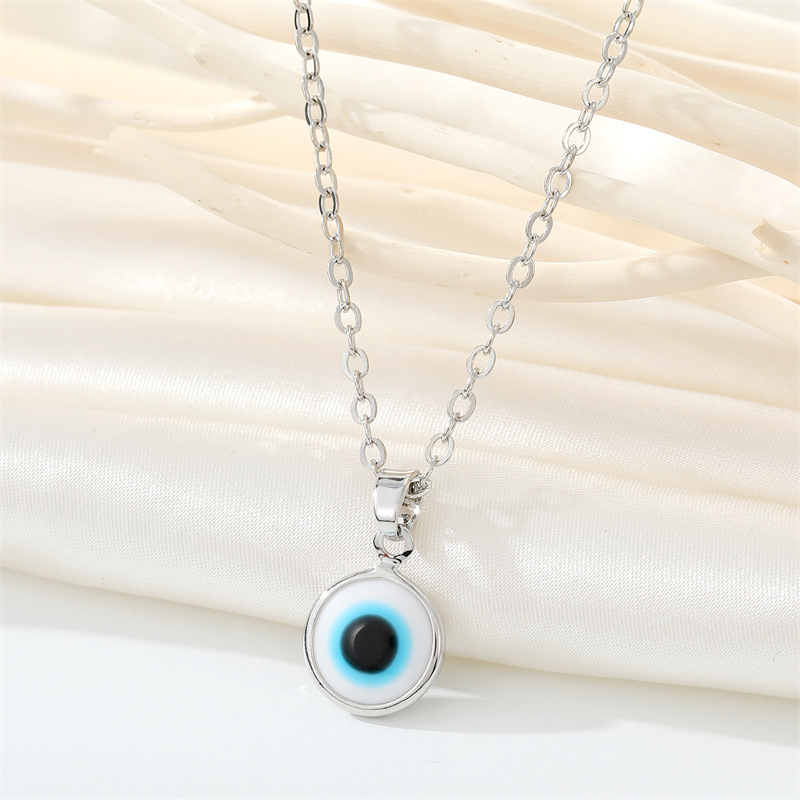 Retro Simple Color Resin Turkish Eye Necklace Demon Eye Pendant Necklace display picture 10