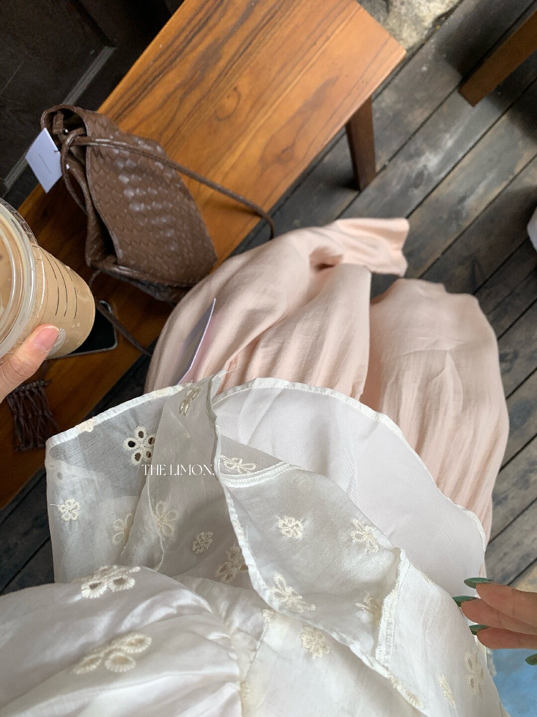 Áo sơ mi nữ cổ V tay ngắn thêu ren phong cách cung đình Pháp — màu mơ chi tiết 23