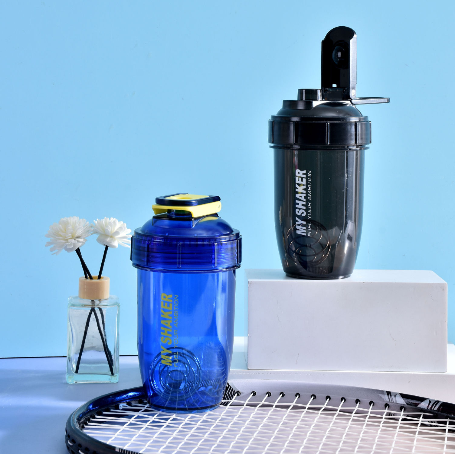 Taza de agua mezcladora de deportes de fitness Taza agitadora de polvo de proteína portátil sellada a prueba de fugas Botella de agua deportiva de gran capacidad de 500ml