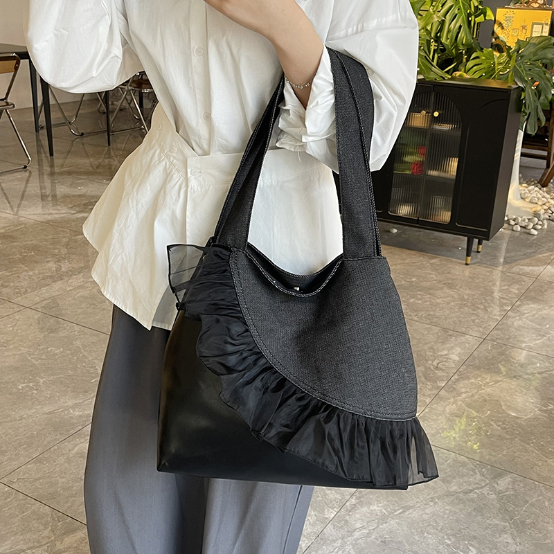 Versión coreana del bolso de nicho 2025 verano nuevo bolso femenino bolso de encaje lindo bolso de hombro de color de contraste de gran capacidad