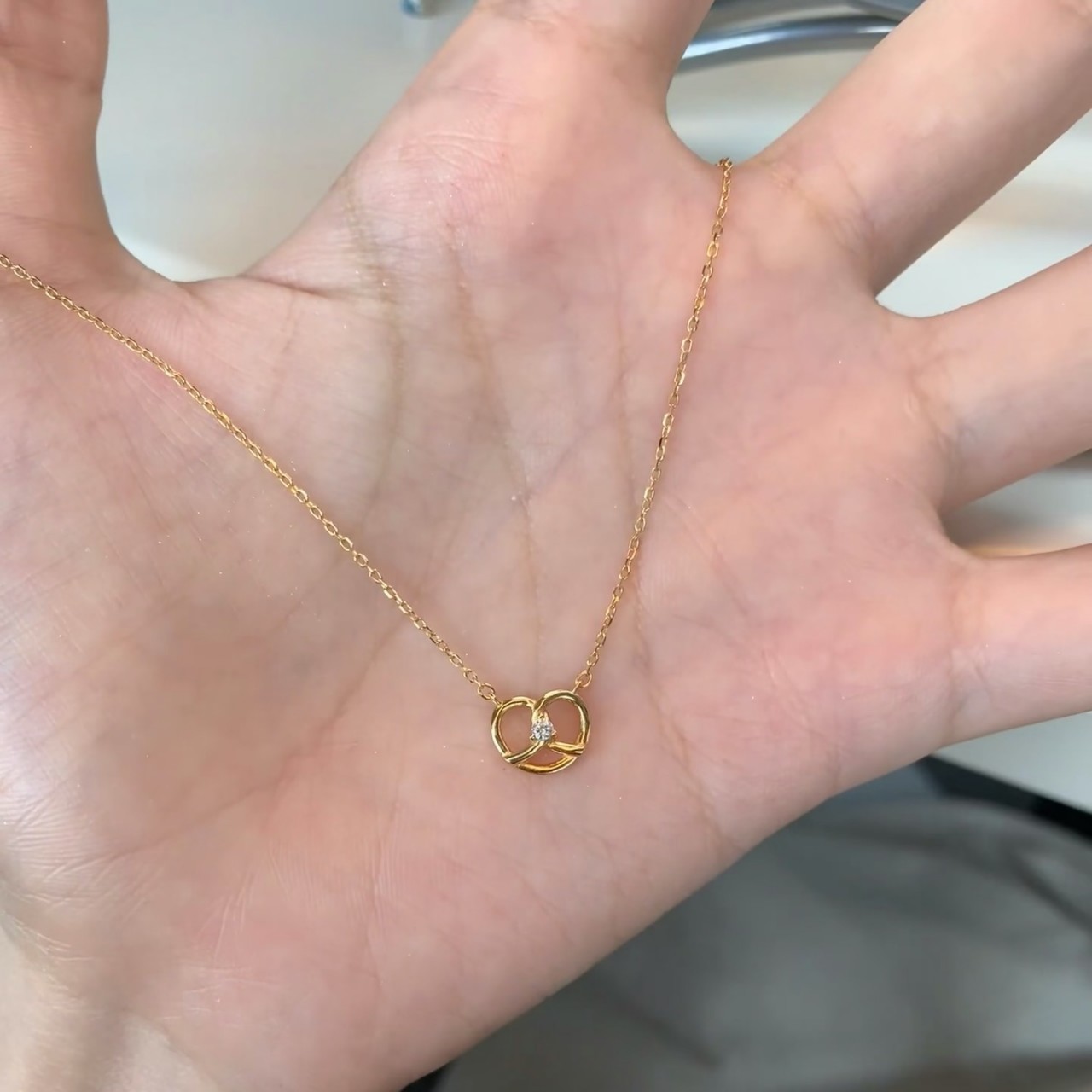 Cute necklace with zircon