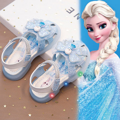 女の子の愛莎お姫様靴夏包頭サンダル2025新型の子供の赤ちゃんの水晶靴の柔らかい底が点灯します。