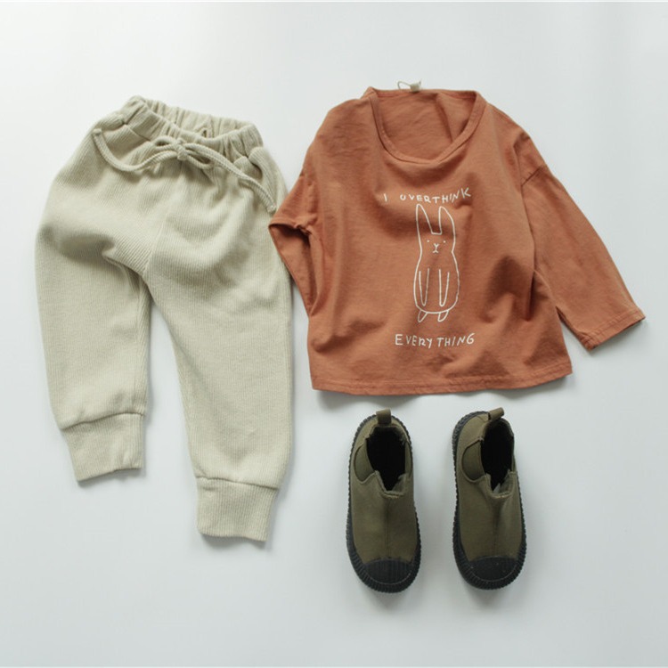 Camiseta de primavera para niños Camisa de fondo con estampado de manga larga para niños de algodón Camisa de niña de estilo coreano con cuello redondo tipo A suelta