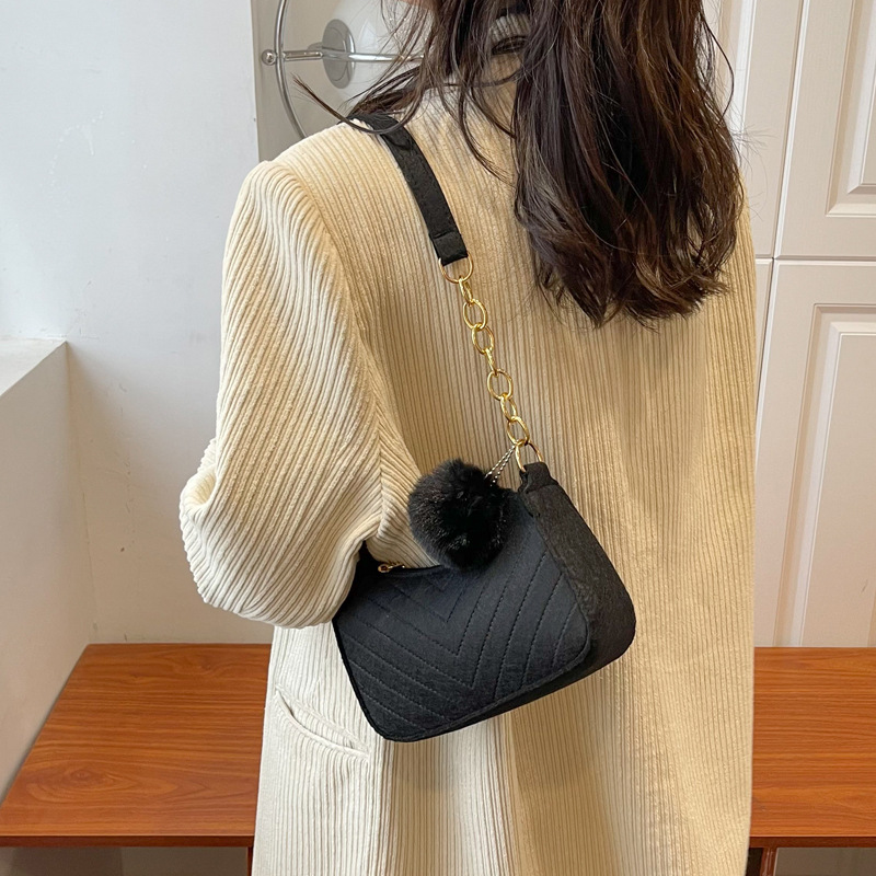 Bolso pequeño para mujer 2023 Otoño e Invierno Nuevo bolso de hombro retro simple bolso crossbody de moda bolso de las axilas de estilo occidental para mujer