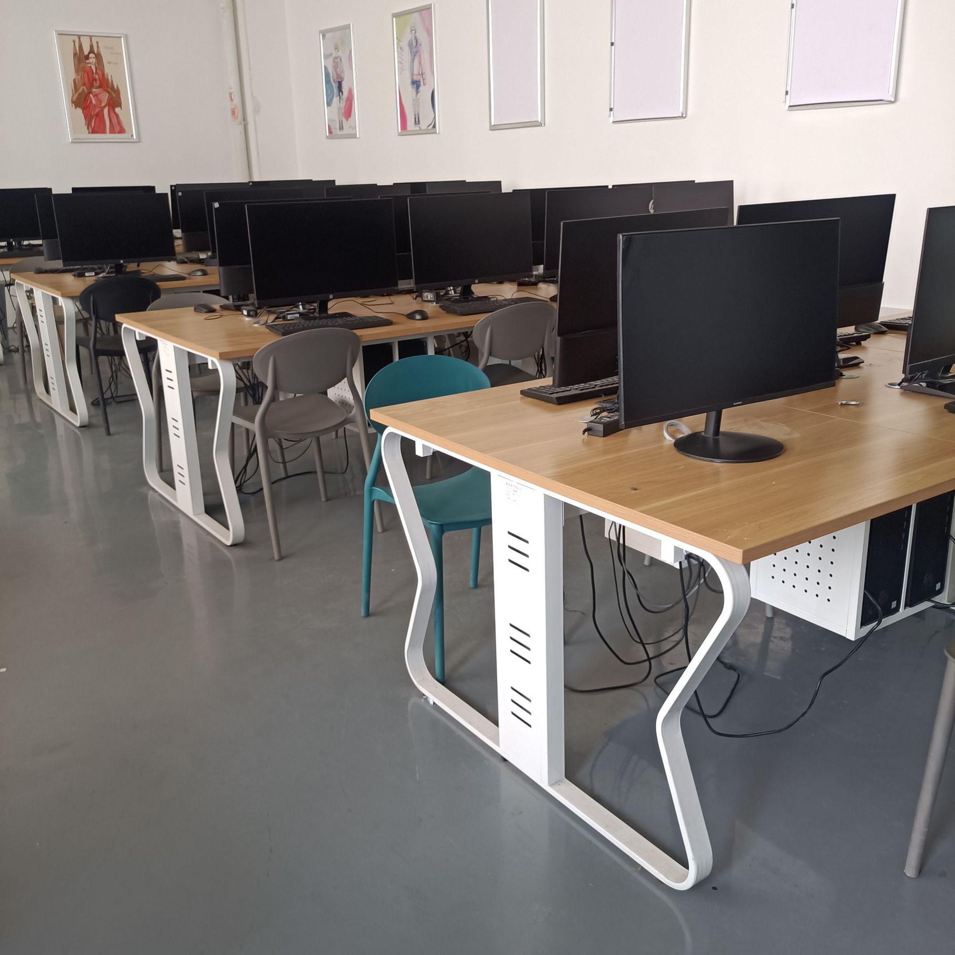 新款学校电教室学习桌电脑桌多媒体计算机教室桌子机房台式课桌-阿里巴巴