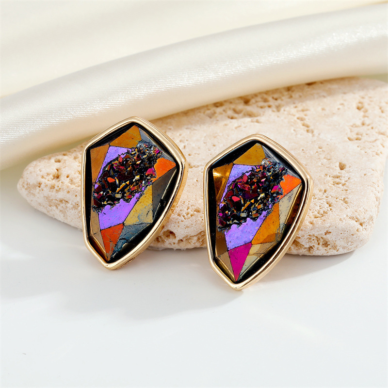 Shuo Europe And America Cross Border Ornament Retro Trendy Irregular Triangle Resin Earrings Natural Stone Imitated Geometric Ear Studs display picture 3