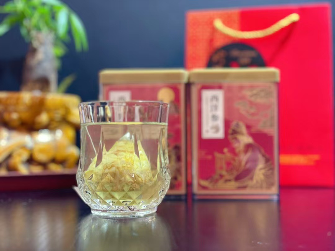 American Ginseng Teabag Triangle Pack Jilin Ginseng Wellness Tea Gift Box in use