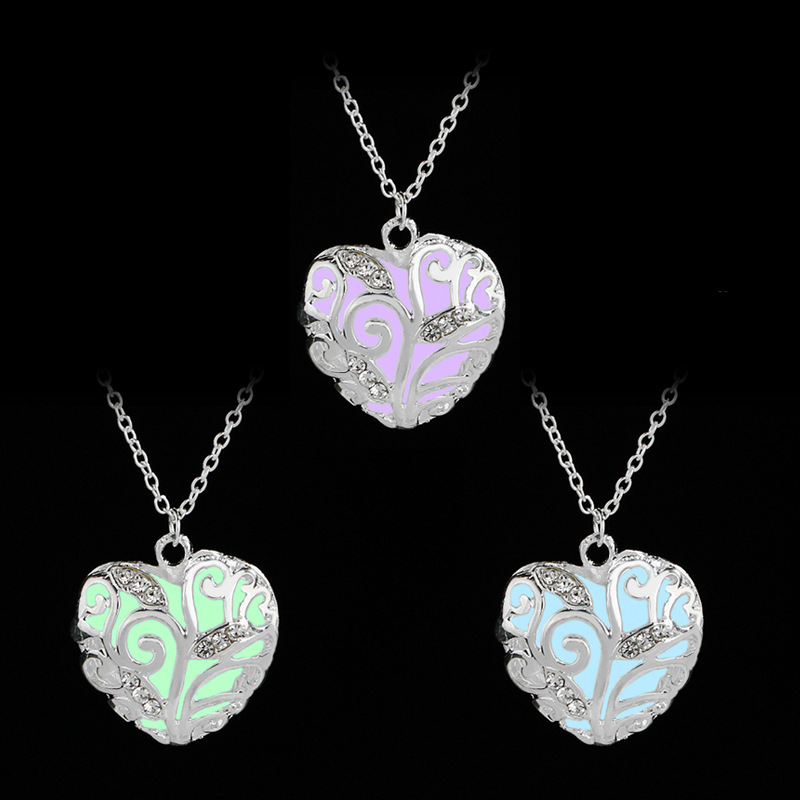 Daily Occasion 1 Piece Fashion Heart Shape Alloy Enamel Rhinestones Women's Pendant Necklace