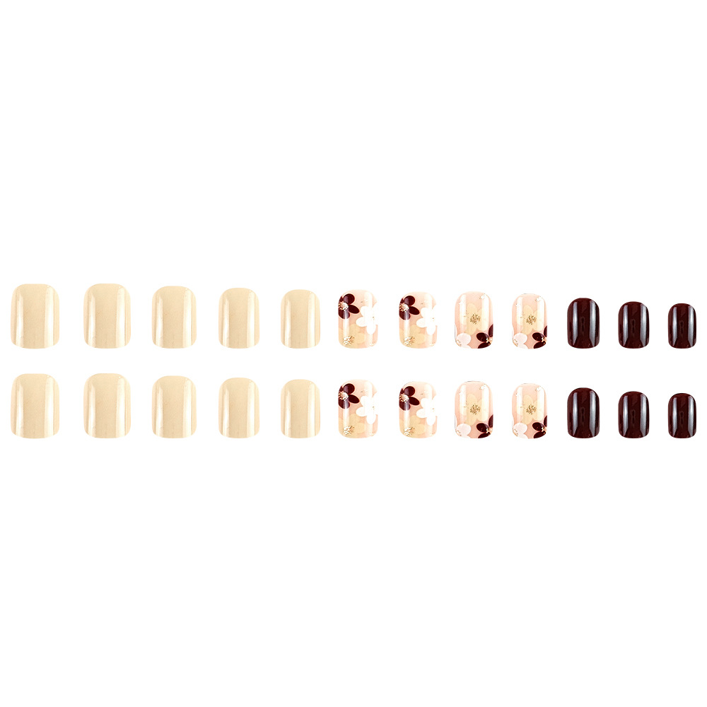 Flor de tres colores simple, armadura corta, brillo dorado, uñas de moda, parche de uñas postizas de temperamento elegante
