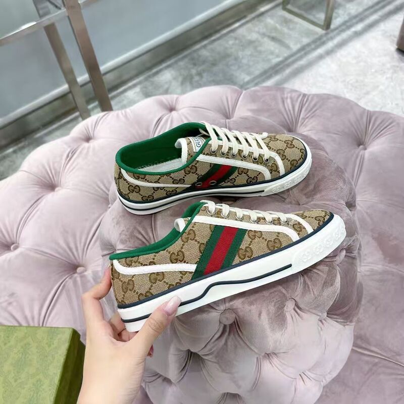 High-Top Canvas Shoes 1977 Vintage Style for Men and Women, New Lace-Up Sneakers, Retro Casual Couple's Flat Shoes, Versatile Embroidered Design High-Top Canvas Shoes 1977 Vintage Style for Men and Women, New Lace-Up Sneakers, Retro Casual Couple's Flat Shoes, Versatile Embroidered Design