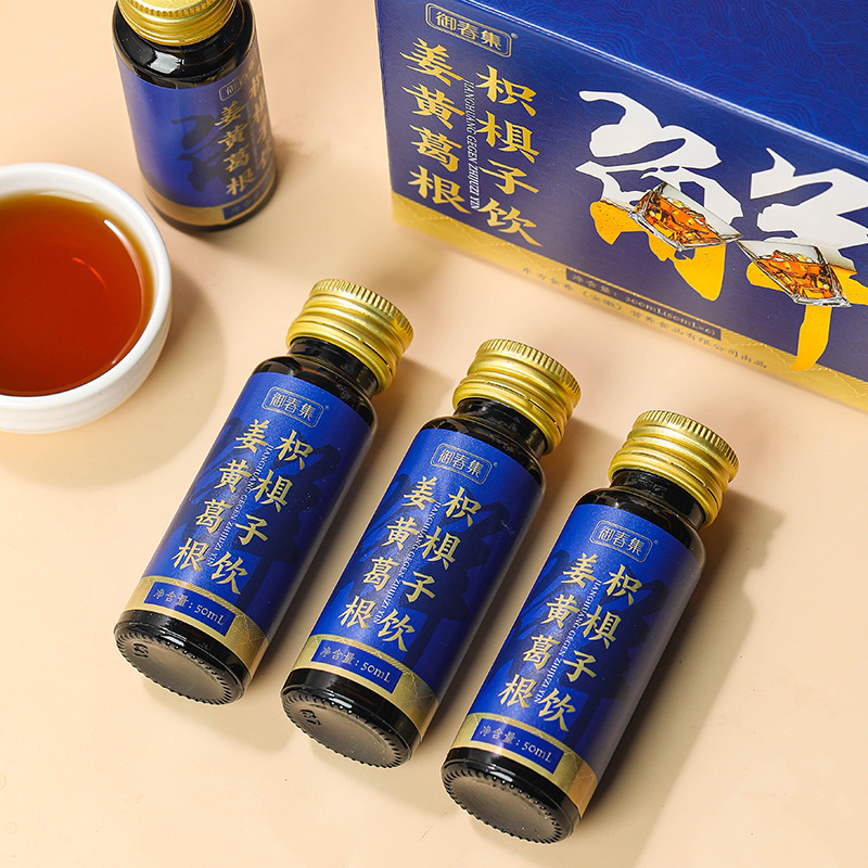 ウコンの葛の根のメコンは植物の飲み物を飲みます。|undefined