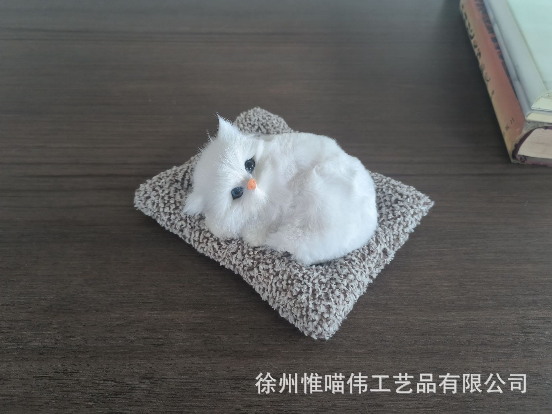 Nuevos adornos interiores de automóviles adornos de carbón activado simulación de gato decoración de consola de automóvil dormido gato mini juguete