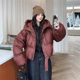 酒红色连帽短款羽绒服女冬2026新款小个子白鸭绒羽绒服美拉德外套