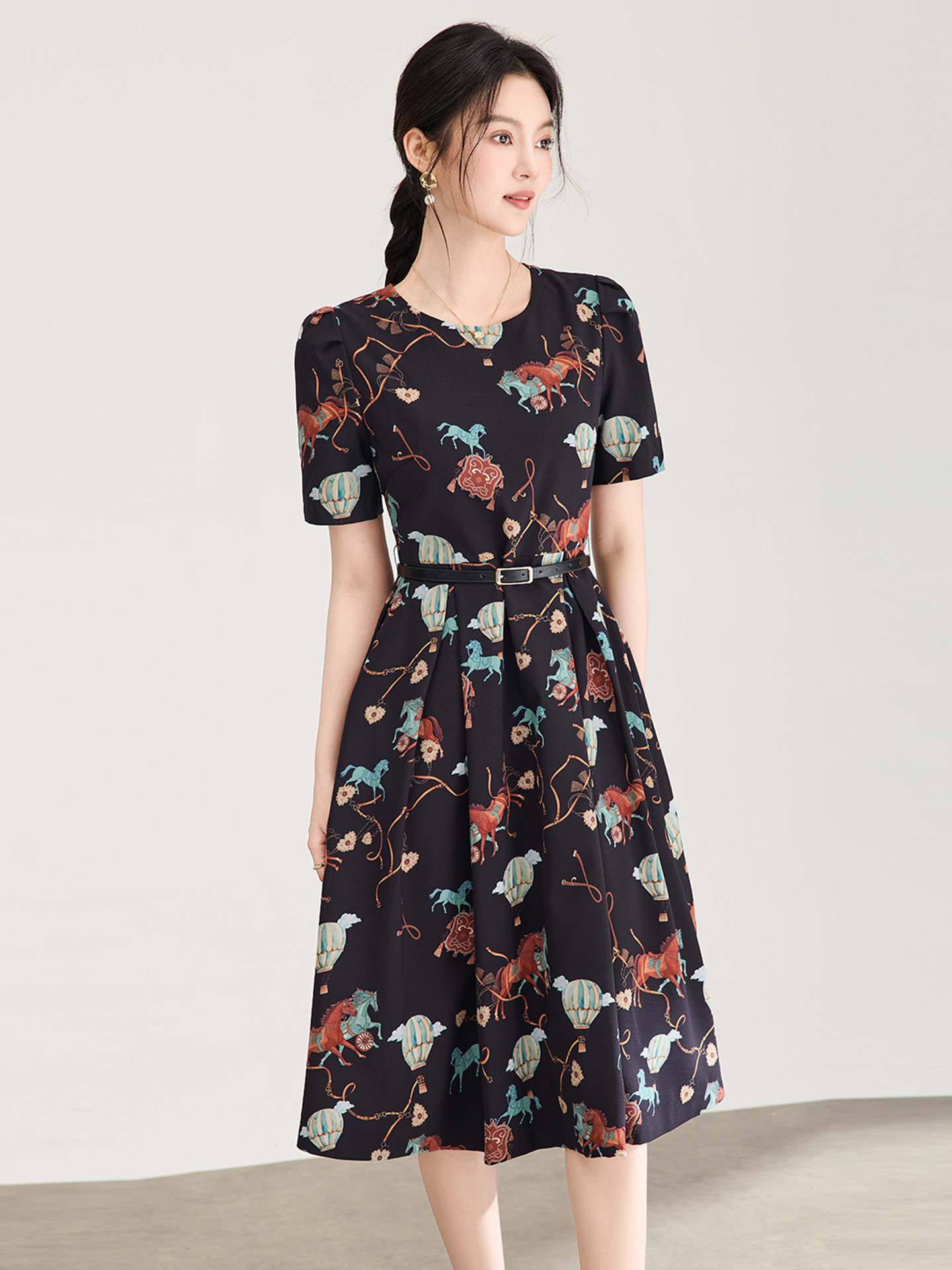 Đầm chữ A tay ngắn in họa tiết chiffon mùa hè — màu đen