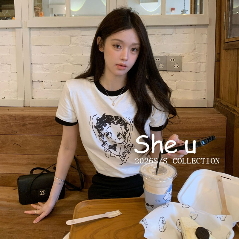She U Thirteen Lines Korean Style Minimalist Cartoon Print Color-Block T-Shirt 2026 Summer New Versatile Casual T-Shirt She U Thirteen Lines Korean Style Minimalist Cartoon Print Color-Block T-Shirt 2026 Summer New Versatile Casual T-Shirt
