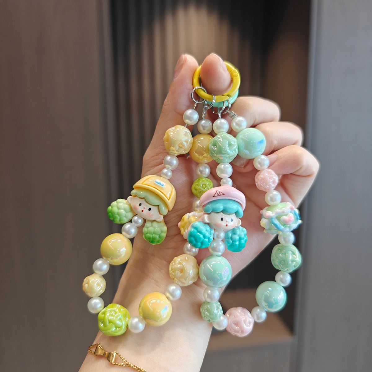 Nuevo colgante de cadena de teléfonos móviles de dibujos animados palomitas de maíz colgante de llavero creativo colgante de bolsas de perlas pintadas a mano