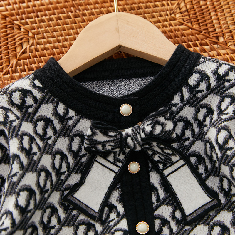 Girls' Sweater 2022 Autumn/Winter Small Fragrant Wind Children's Knitted Cardigan+Half Skirt Two Piece Set_voghion.com