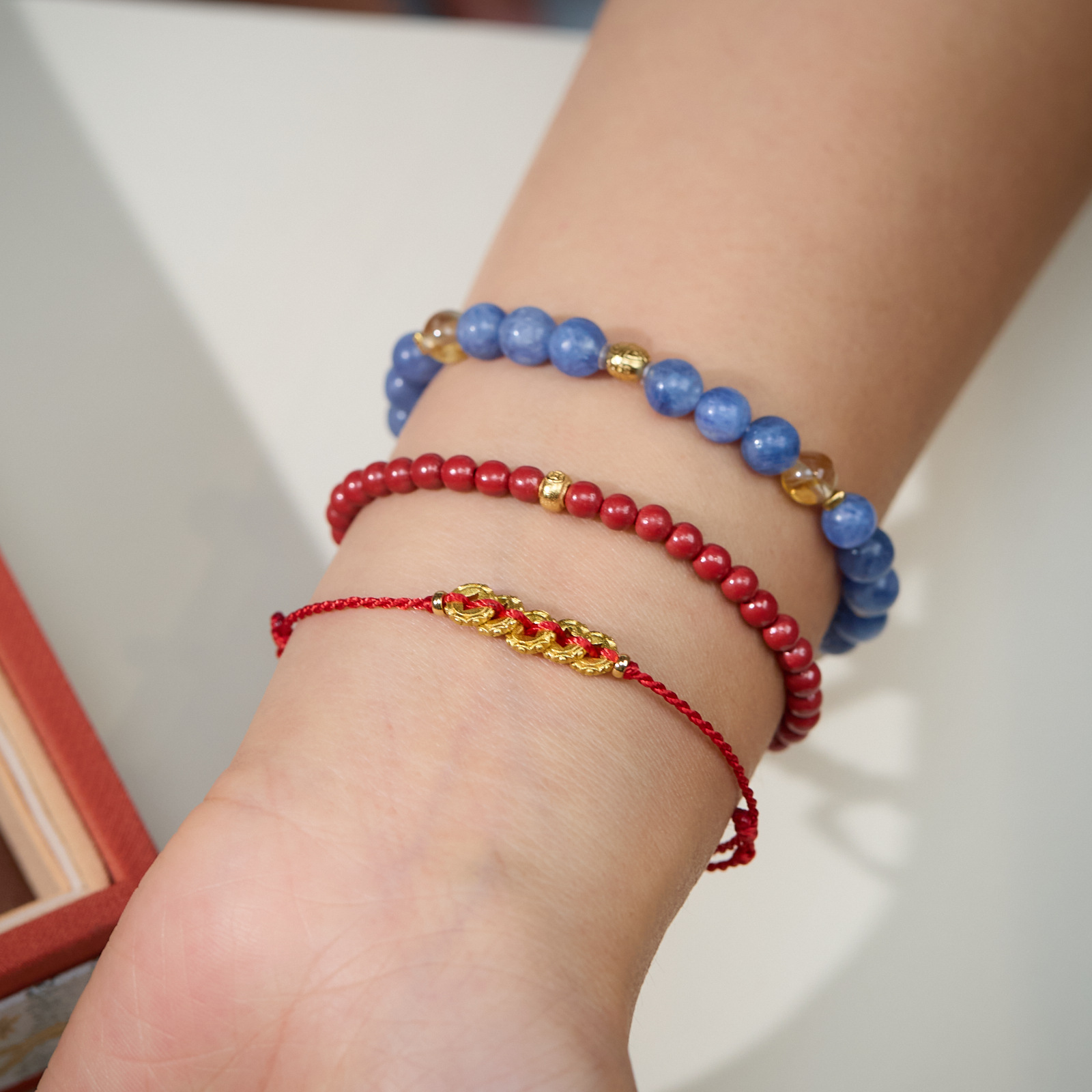 New Chinese-Style Cinnabar Bracelet with a Touch of Red, Peace and Blessings, Everything Goes Smoothly, Cinnabar Bracelet for Women in Their Zodiac Year, Gift