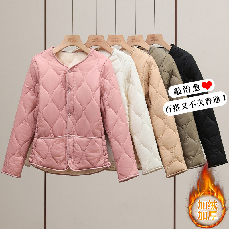 Winter New Style Fleece-Lined Cotton Jacket, Thickened Women's Slim-Fit Short Cotton Coat, Fashionable Versatile Fitted Cotton Outerwear Winter New Style Fleece-Lined Cotton Jacket, Thickened Women's Slim-Fit Short Cotton Coat, Fashionable Versatile Fitted Cotton Outerwear