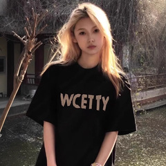 アメリカンレトロ夏黒半袖 Tシャツ女性のための 2025 新しい純粋な綿半袖ハイストリートトップデザインニッチ
