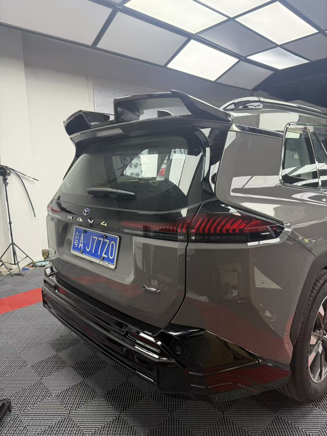 Suitable for the 2026 new Toyota RAV4 rear spoiler modification and decorative spoiler