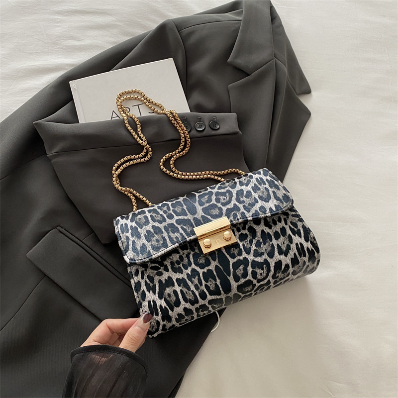 Bolso bandolera retro bolso de cadena de estilo occidental bolso personalizado femenino 2024 otoño e invierno diseño de nicho tendencia pequeño bolso cuadrado