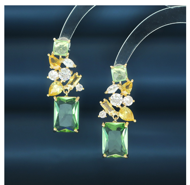 1 Pair Modern Style Square Flower Inlay Copper Zircon Drop Earrings display picture 1