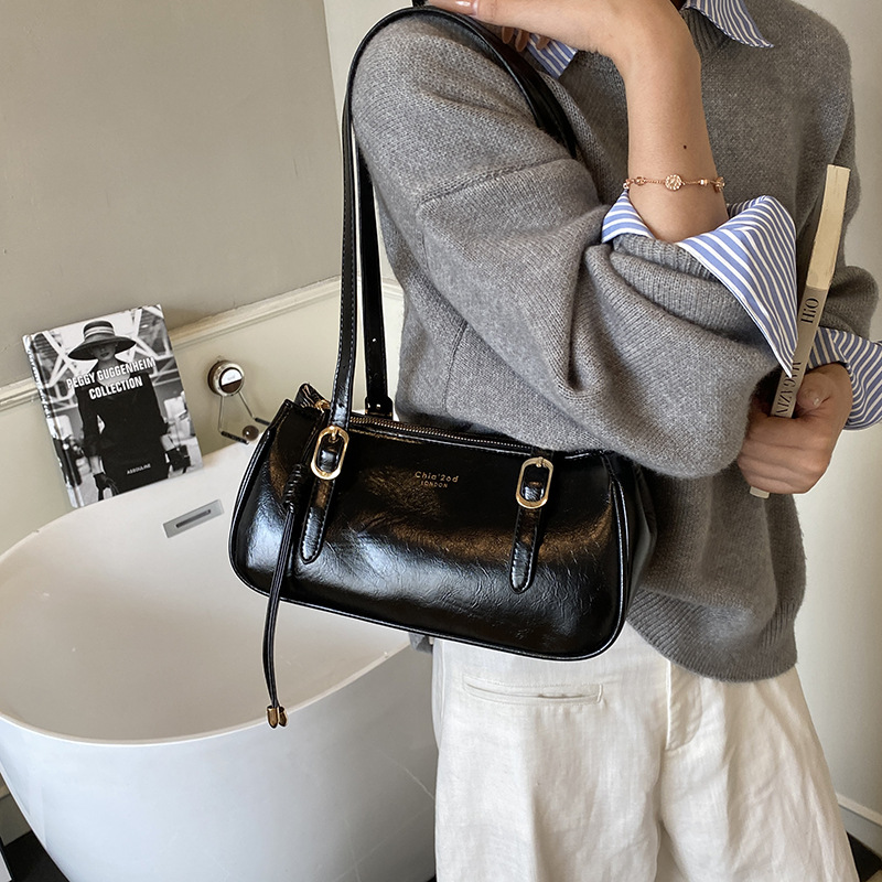 Bolsa de almohada portátil retro transfronteriza para mujeres otoño / invierno 2025 nuevo tipo de alta calidad de viaje a la axila bolso de hombro universal