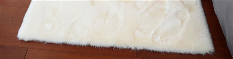 Thickened Imitation Rabbit Plush Carpet for Bedroom, Large Area Bedside Mat, Balcony Living Room Coffee Table Blanket, Simple Ins