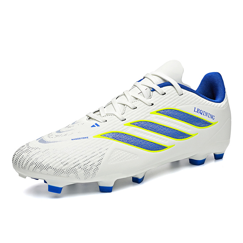 2025 nuevos zapatos de fútbol de moda antideslizante y cómodo zapatos de entrenamiento de césped para hombres y mujeres fabricantes de zapatos deportivos transfronterizos