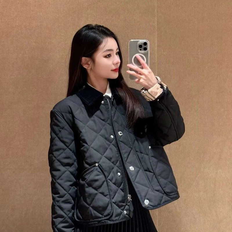 Nanyou High-End Women's Clothing: Burberry 26 Classic Short Quilted Jacket with Diamond Pattern and Turn-down Collar, Fashionable and Warm Cotton Coat
