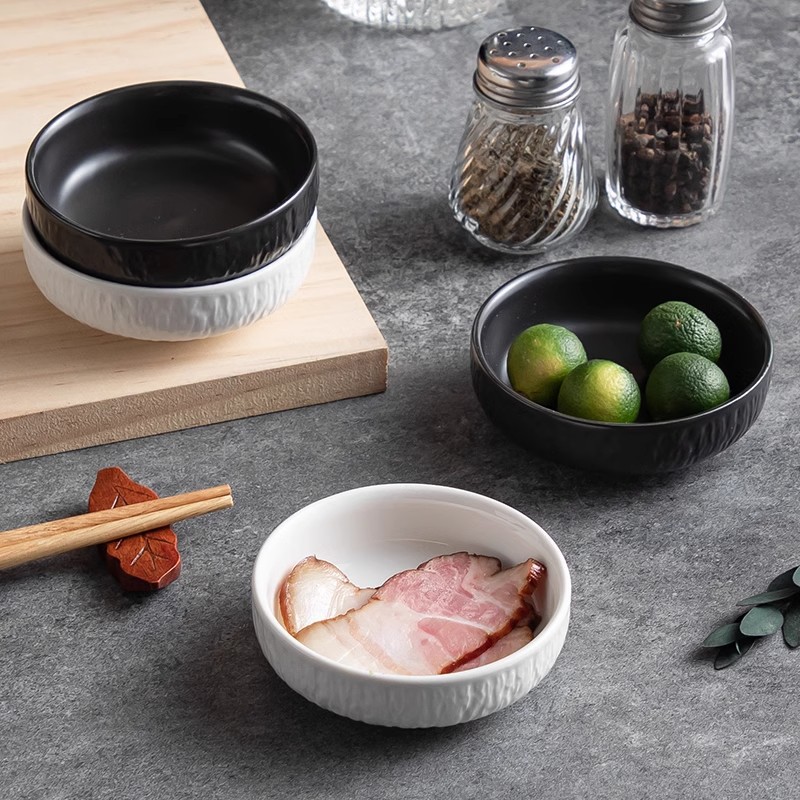 Tableware set includes ceramic serving plates, sauce plates, vinegar plates, seasoning plates, oil plates, dipping plates, small round snack plates